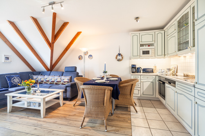 Ferienwohnung in Niendorf/Ostsee - Residenz Niendorf mit Meerblick - K&uuml;che am Wohnzimmer