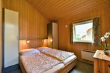 Ferienhaus in Pelzerhaken - Ferienhaus Typ D im Ferienpark AM WALDRAND - Schlafzimmer mit Doppelbett
