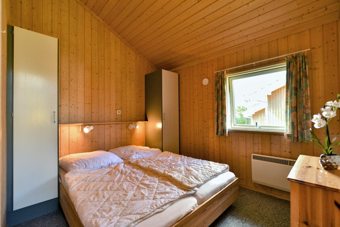 Ferienhaus in Pelzerhaken - Ferienhaus Typ D im Ferienpark AM WALDRAND - Schlafzimmer mit Doppelbett