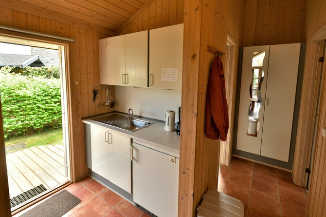 Ferienhaus in Pelzerhaken - Ferienhaus Typ D im Ferienpark AM WALDRAND - K&uuml;che im Eingangsbereich