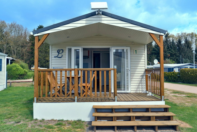 Ferienhaus in Pelzerhaken - Mobilheim M&eacute;diterran&eacute;e im Ferienpark AM WALDRAND - Au&szlig;enansicht der Terrasse