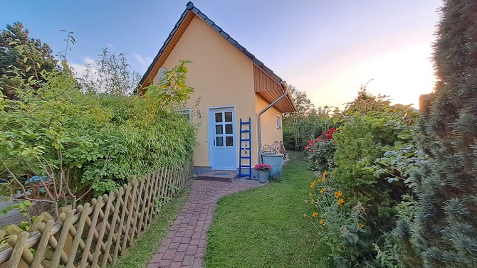 Ferienhaus in K&uuml;hlungsborn - Schlehdornhaus - Abendstunde