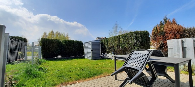 Ferienwohnung in Nisdorf - Am Bodden - Blick von der Terrasse in den eigenen Garten