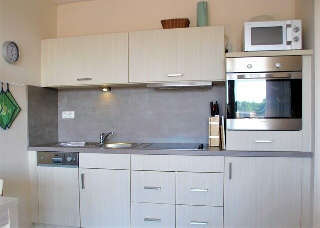 Ferienwohnung in Eckernförde - Apartment 29 "Heimathafen 29", Apartmenthaus Hafenspitze, Blickrichtung Innenstadt/Binnenhafen - Bild 5