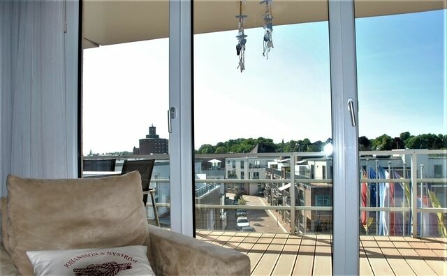 Ferienwohnung in Eckernförde - Apartment 29 "Heimathafen 29", Apartmenthaus Hafenspitze, Blickrichtung Innenstadt/Binnenhafen - Bild 8