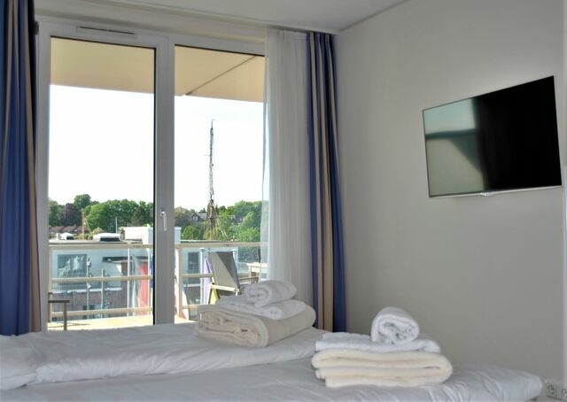 Ferienwohnung in Eckernförde - Apartment 29 "Heimathafen 29", Apartmenthaus Hafenspitze, Blickrichtung Innenstadt/Binnenhafen - Bild 14