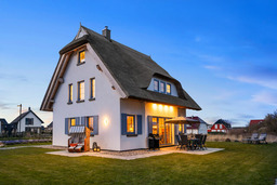 Rügenzauber Reetdachhaus mit Sauna u. Kamin | Strandnähe | Garten