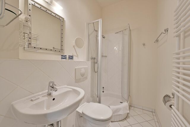 Ferienwohnung in Sellin - Ferienwohnung 3 in Sellin auf R&uuml;gen Villa Celia WLAN und Sauna 200 m vom Strand entfernt - Bild 7