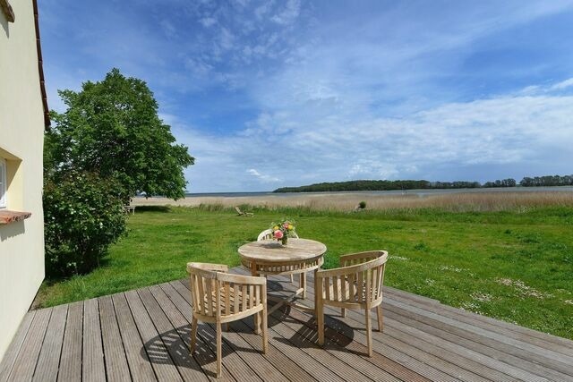 Ferienhaus in Neuenkirchen (R&uuml;gen) - Ferienhaus Remise direkt am Wasser im Gut Grubnow R&uuml;gen - Bild 2